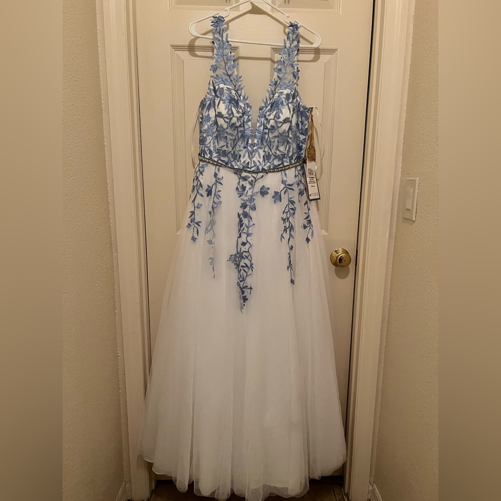 NWT Formal Dress / Prom Dress
